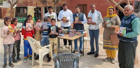 गुरुग्राम: क्षेत्र के 41 गांवों के पुस्तकालयों में पुस्तकें देंगे सरपंच प्रदीप