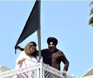   नवजोत सिद्धू ने पटियाला व अमृतसर घर में फहराए काले झंडे