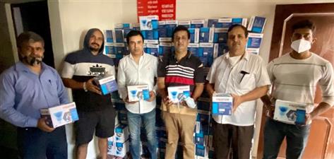 AAP Ward No. 22 President Satish Katyal Distributed Steamers to 650 Families