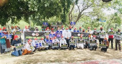 शिवभक्तिो व भंडारा समीतियों ने अमरनाथ यात्रा रद्द करने पर किया शांतिपूर्वक प्रदर्शन