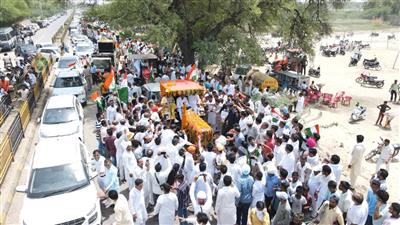 तिरंगा यात्रा के समापन समारोह में किसानों और ट्रैक्टरों के विशाल समागम में तब्दील हुआ सिरसा।।