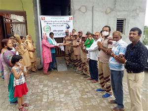 गुरुग्राम: डेरा प्रेमियों ने गांव धानावास में 17 साल से किरायेदार का मकान कराया पूरा
