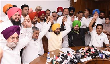 रावत के बयान पर उखड़े जाखड़, कहा सीएम को कमजोर करने वाला बयान