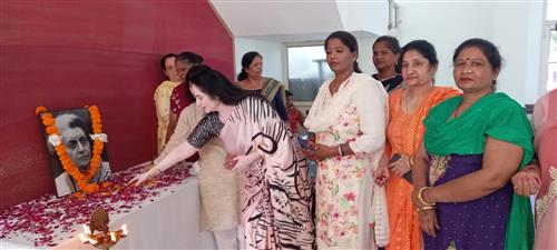 इंदिरा गांधी ने देश की महिलाओं को दी नई दिशा:भारद्वाज