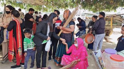 गुरुग्राम: सफाई महा अभियान में मेडिकल टीम घूम-घूम कर बांटती रही दवाएं