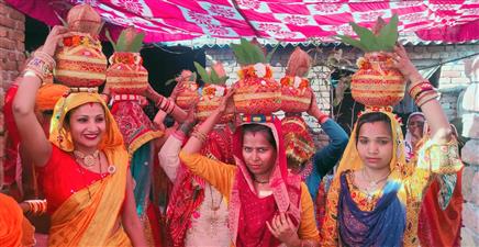 रोहतक: तैमूरपुर गांव में कलश यात्रा निकाल गुरू गोरखनाथ की प्रतिमा की स्थापित