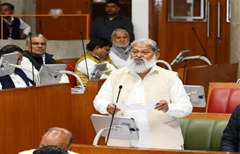 भ्रष्टाचार के मुद्दे पर भिड़े सरकार और विपक्ष