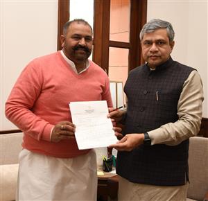 नई वंदे भारत एक्सप्रेस को जालंधर में स्टॉपेज दिलवाने के लिए रेल मंत्री से मिले सांसद सुशील रिंकू 