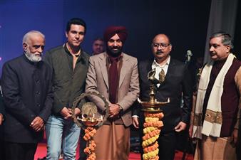 फिल्में संदेश देने के साथ साथ मनोरंजक भी हों: रणदीप हुड्डा