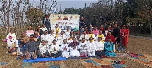 पंचकूला के सेक्टर-26 हर्बल पार्क में सूर्य नमस्कार कार्यक्रम का आयोजन