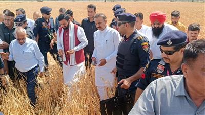 करनाल पहुंचे सीएम नायब सिंह सैनी ने किसानों का सुना दर्द 