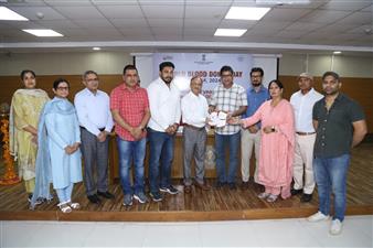 समाज हित में सराहनीय कार्य के लिए शिवानन्द चौबे मेमोरियल चैरिटेबल ट्रस्ट को मिला सम्मान 