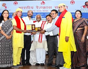 महामहिम राज्यपाल बंडारू दत्तात्रेय ने विश्वास फाउंडेशन को किया सम्मानित