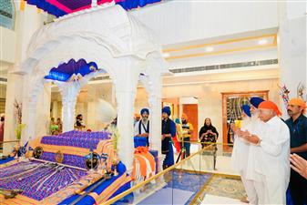 पंजाब के राज्यपाल गुरुद्वारा पौंटा साहिब में हुए नतमस्तक