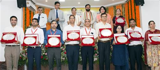 पीजीआईएमएस की गुर्दा प्रत्यारोपण करने वाली टीम को किया सम्मानित