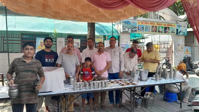 निर्जला एकादशी : श्री शिव मंदिर, सेक्टर 39-डी द्वारा हलवा, काले चने और मीठा जल राहगीरों को वितरित किया  