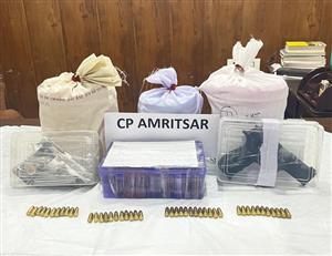 पंजाब पुलिस ने सीमा पार से गैर-कानूनी हथियारों और नार्को-आतंकवाद हवाला रैकेट का किया पर्दाफाश
