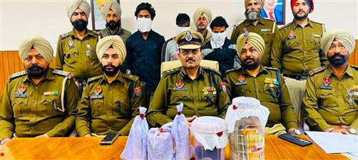 पंजाब पुलिस द्वारा पाकिस्तान आधारित तस्करों की हिमायत वाले नशों के दो गिरोह का पर्दाफाश, 9. 2 किलो हेरोइन सहित तीन काबू
