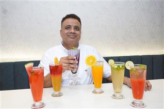 स्वादिष्ट शाकाहारी मेन्यू  के साथ विशाल'स  रेस्तरां और  बैंक्वेट  लांच
