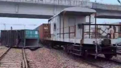 करनाल में रेलवे ट्रैक पर गिरे आठ कंटेनर, तीन किलोमीटर ट्रैक डैमेज