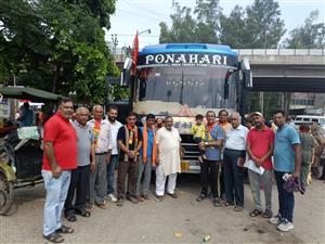 रामलीला कमेटी द्वारा 61 यात्रियों का जत्था अयोध्या, काशी, मथुरा रवाना