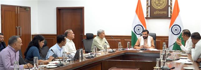 सीएम ने दिए अधिकारियों को पॉलिसी बनाने के निर्देश