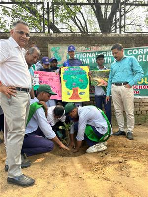 गवर्नमेंट मॉडल सीनियर सेकेंडरी स्कूल सारंगपुर चंडीगढ़ के बच्चों ने किया पौधरोपण