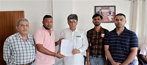 आम आदमी पार्टी के पूर्व प्रदेश उपाध्यक्ष ने नवनिर्वाचित सांसद मनीष तिवारी से की शिष्टाचार मुलाकात