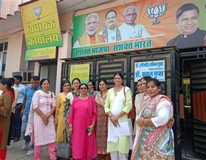 स्वास्थ्य मंत्री ने नहीं दिया कोई ठोस जवाब, अब आंदोलन की राह पकड़ेंगी नर्सिंग ऑफिसर्स