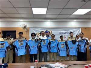 गली क्रिकेट टूर्नामेंट की जर्सी और कैप हुई लांच 
