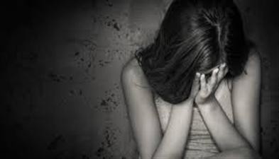  अश्लील वीडियो बनाने की धमकी के बाद युवती ने लगाया फंदा