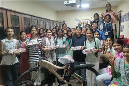 अधिक से अधिक किताबें पढ़ने के लिए किताबघर की 40 लड़कियां हुईं पुरस्कृत