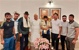 ओलंपिक पदक विजेता पहलवान अमन सहरावत ने की भूपेंद्र सिंह हुड्डा और सांसद दीपेंद्र हुड्डा से मुलाकात