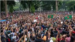बांग्लादेश में हिंसक झड़प, भिड़े छात्र और अंसार के सदस्य