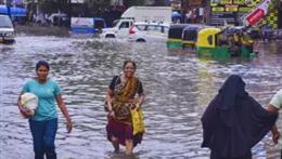 गुजरात में बाढ़ से कहर, 30 लोगों की मौत 