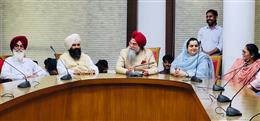 विद्यार्थियों को जीवन में सफल इंसान बनने और राज्य व देश की तरक्की में योगदान देने के लिए प्रेरित किया