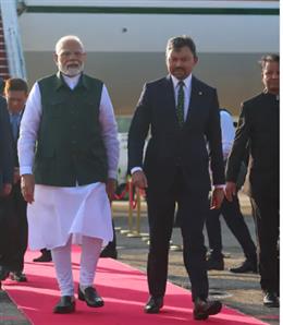 ब्रुनेई में पीएम मोदी का हुआ शाही स्वागत 