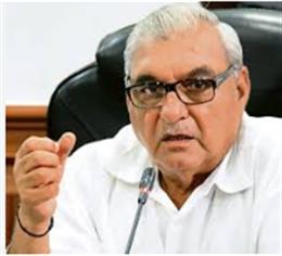 भर्तियों को पूरा करने की मांग को लेकर अभ्यार्थियों ने सौंपा भूपेंद्र सिंह हुड्डा के नाम ज्ञापन