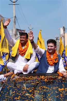 राज्यसभा सांसद राघव चड्ढा की उपस्थिति में उचाना से “आप” उम्मीदवार पवन फौजी ने भरा नामांकन