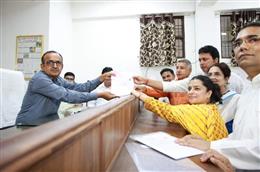 तोशाम में भाजपा प्रत्याशी श्रुति चौधरी ने भरा नामांकन, बिप्लब देब ने कांग्रेस पर किया प्रहार