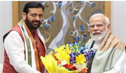 मुख्यमंत्री नायब सैनी ने धान की फसल का गुच्छा देकर प्रधानमंत्री मोदी का धर्मक्षेत्र कुरूक्षेत्र की भूमि पर पहुंचने पर स्वागत और अभिनंदन किया