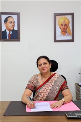 अनिंदिता मित्रा ने सचिव सहकारिता और पंजाब राज्य सहकारी बैंक के एम डी के तौर पर पद भार ग्रहण किया