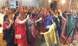 भगवान के सुंदर भजनों को सुनकर श्रद्धालु हुए मंत्र मुग्ध 
