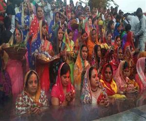 उगते सूर्यदेव को अर्घ्‍य के संग छठ महापर्व का समापन
