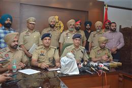 पंजाब पुलिस द्वारा नशों की तस्करी के लिए जैकटों का प्रयोग करने वाले अंतरराष्ट्रीय ड्रग सिंडिकेट का पर्दाफाश