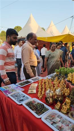पंजाब गवर्नर और चंडीगढ़ प्रशासक की धर्मपत्नी अनिता कटारिया सेक्टर 34 चंडीगढ़ 