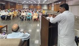 बुजुर्ग हमारे लिए प्रेरणास्रोत हैं, उनसे हमें बहुत कुछ सीखने को मिलता है: सांसद मनीष तिवारी