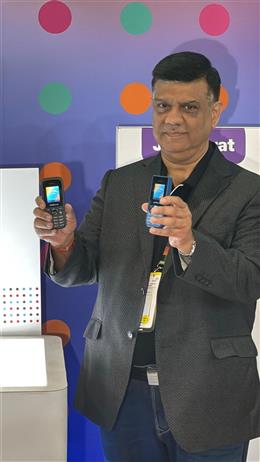 जियो के दो नए 4जी फीचर फोन जियोभारत V3 और V4 लॉन्च 