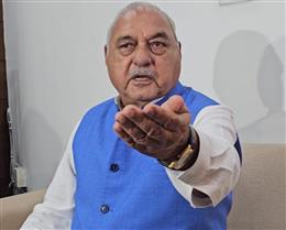 पराली जलाने के मामलों में किसानों पर कार्रवाई का फैसला वापस ले सरकार : हुड्डा 