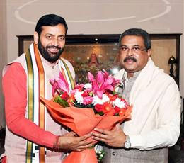 मुख्यमंत्री नायब सिंह सैनी ने नई दिल्ली में केंद्रीय शिक्षा मंत्री धर्मेंद्र प्रधान से की मुलाकात  